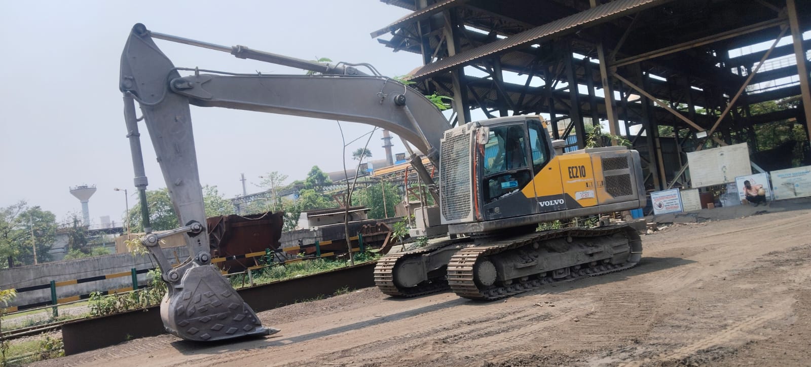 Excavateur VOLVO EC210 EB