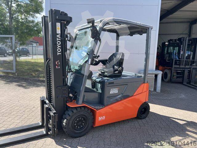Electric 4-wheel forklift Toyota 8 FBMT 25 / Akku 79%