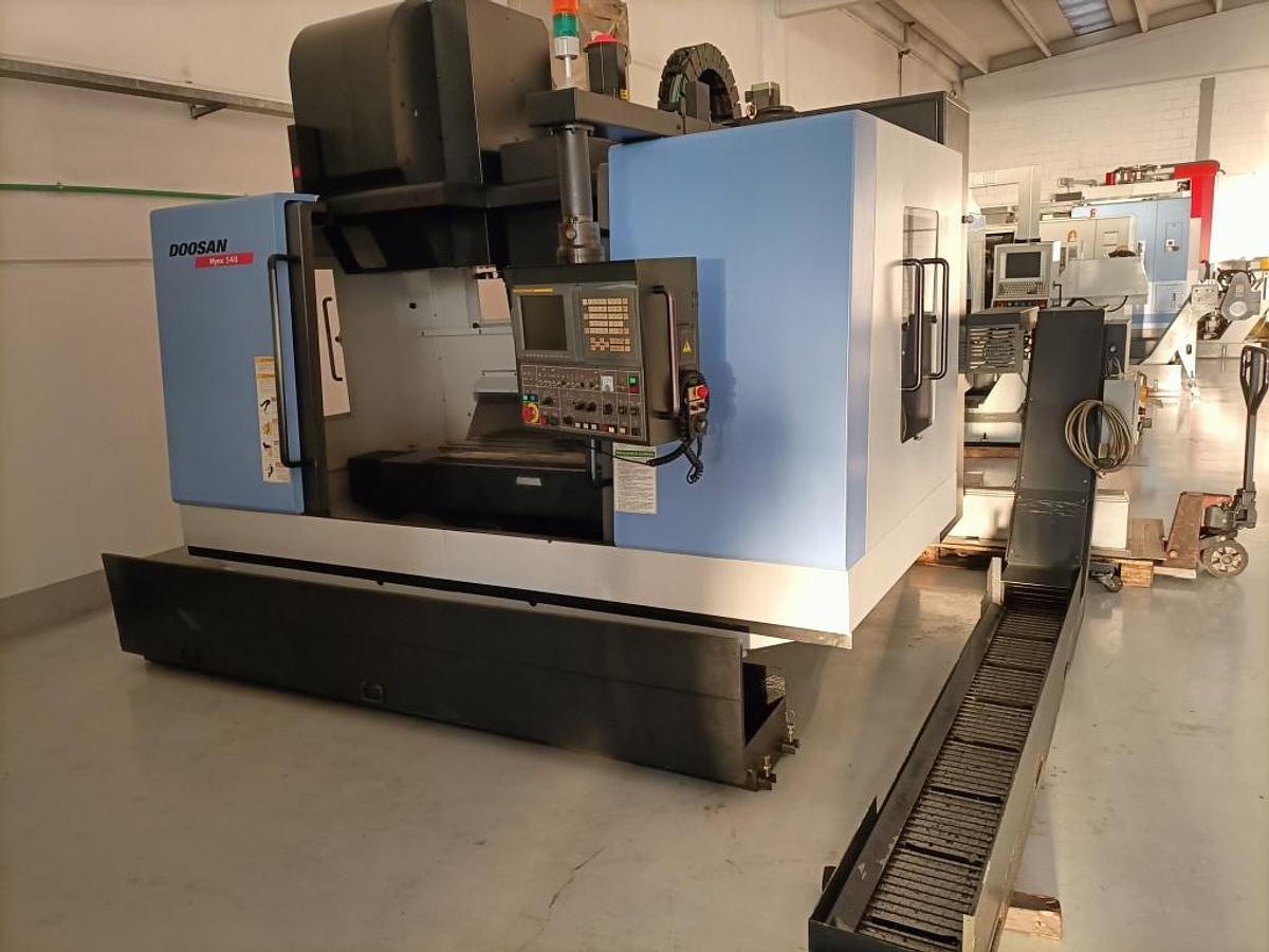 Centre d'usinage vertical DOOSAN MYNX 540 d'occasion