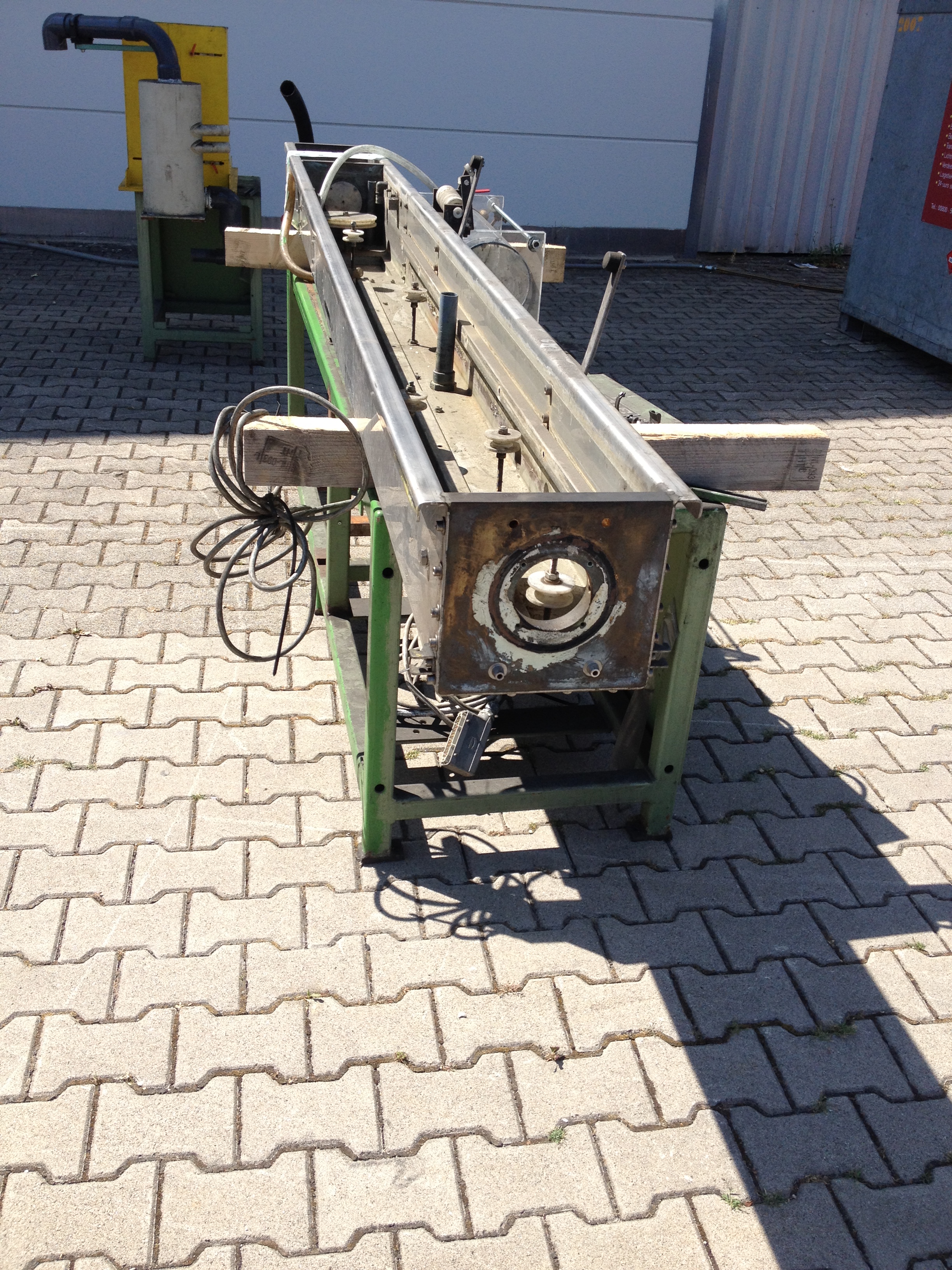 Machine pour le plastique I DE N 63/2