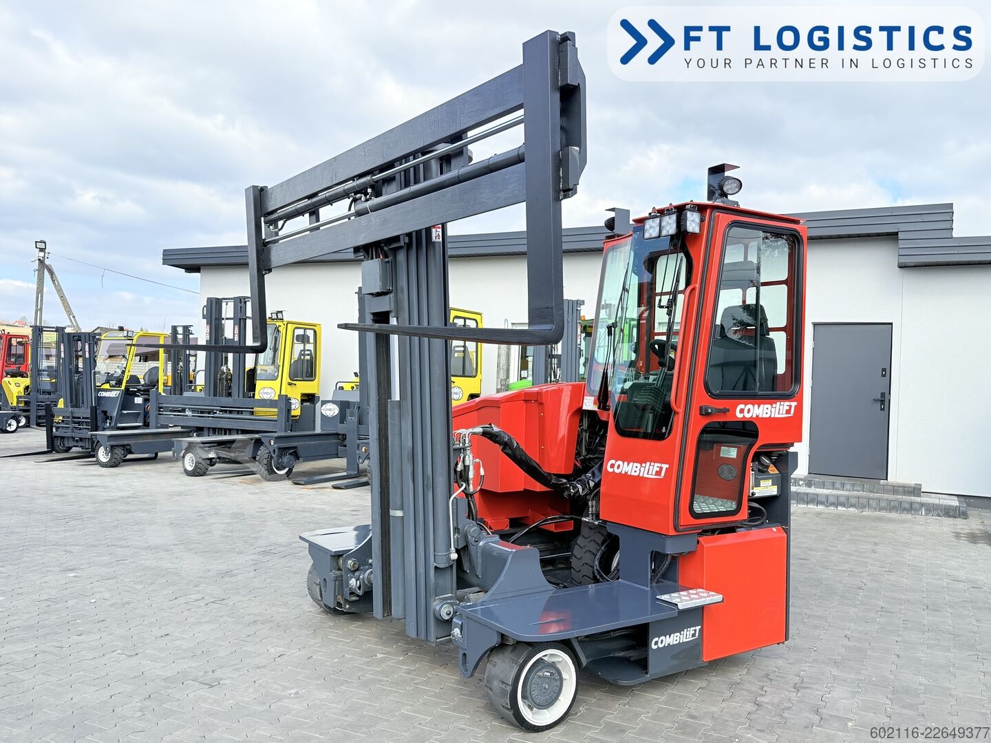 4-way forklift Combilift C3000ET TRIPLEX 5940 WIDE FORK POSITIONE