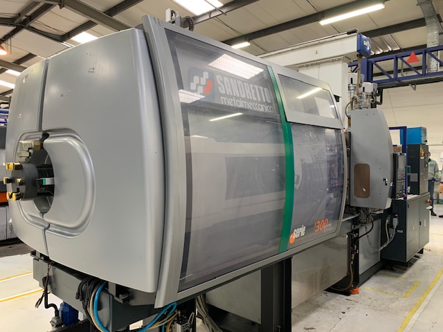 Presse à injecter SANDRETTO 300T 860 NOVE S