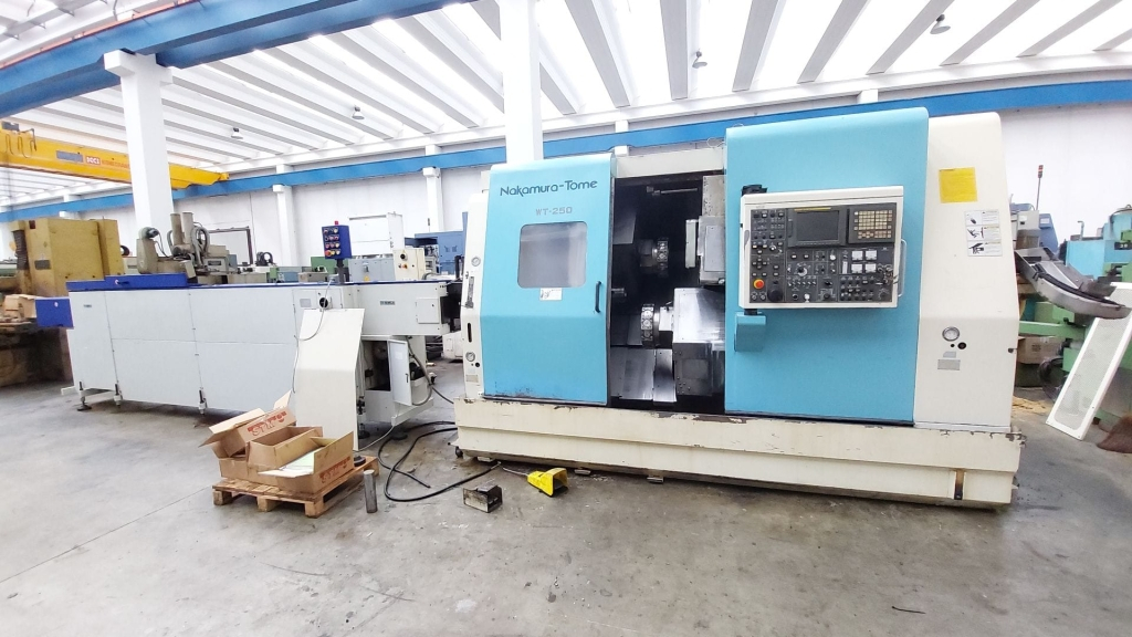 Tour CNC avec ravitailleur de barres Nakamura WT 250 d'occasion