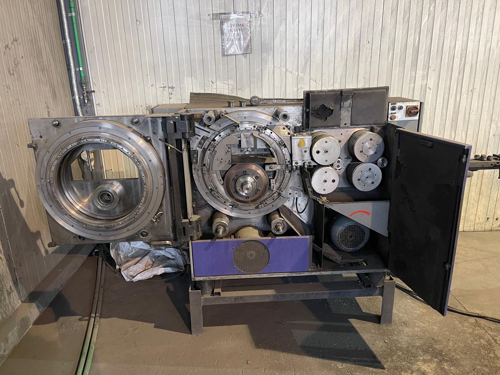Presse d'extrusion à froid Enkotec NE01