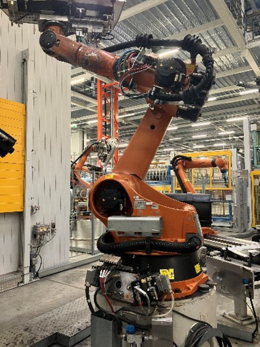 Robot KUKA KR 240 L210-2 2000 Numéro de série 910437 Robot industriel incluant armoire de commande 56178