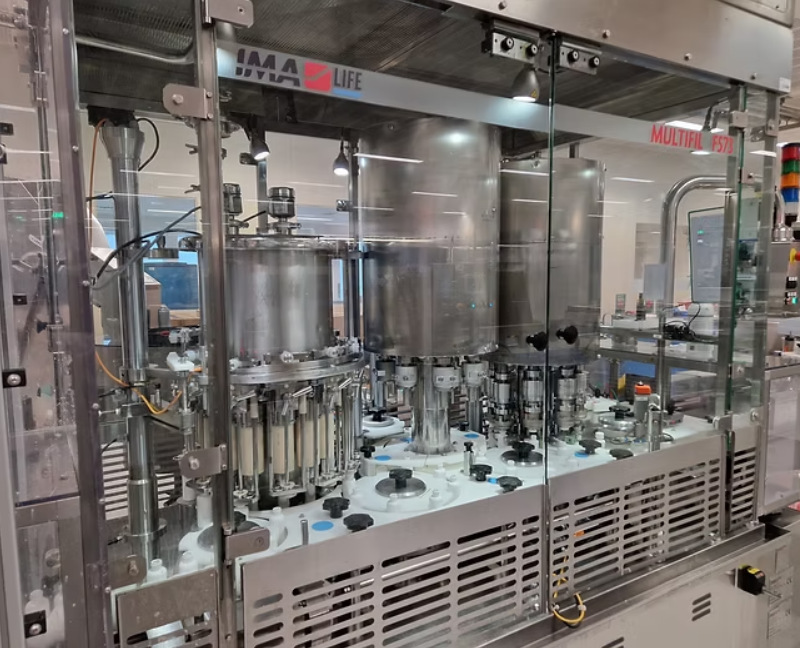 Ligne entière de remplissage liquide et de conditionnement IMA Multifil F573 d'occasion