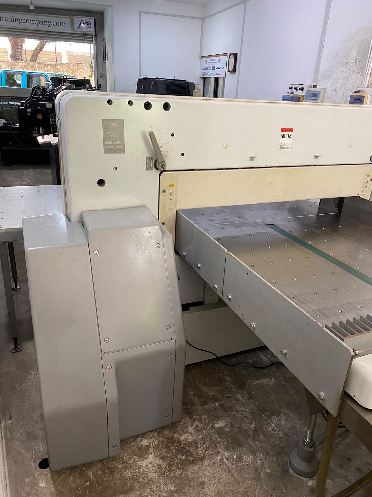 Massicot programmable à grande vitesse Polar 137ED Bonne affaire