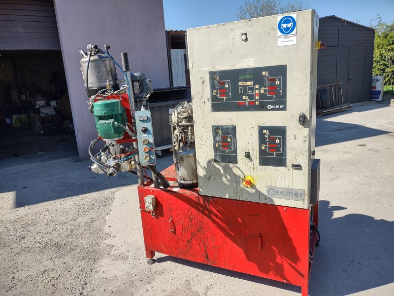 Machine de dosage et de remplissage de polyuréthane Baule/Secmer 302 Hot deal Faible nombre d'heures
