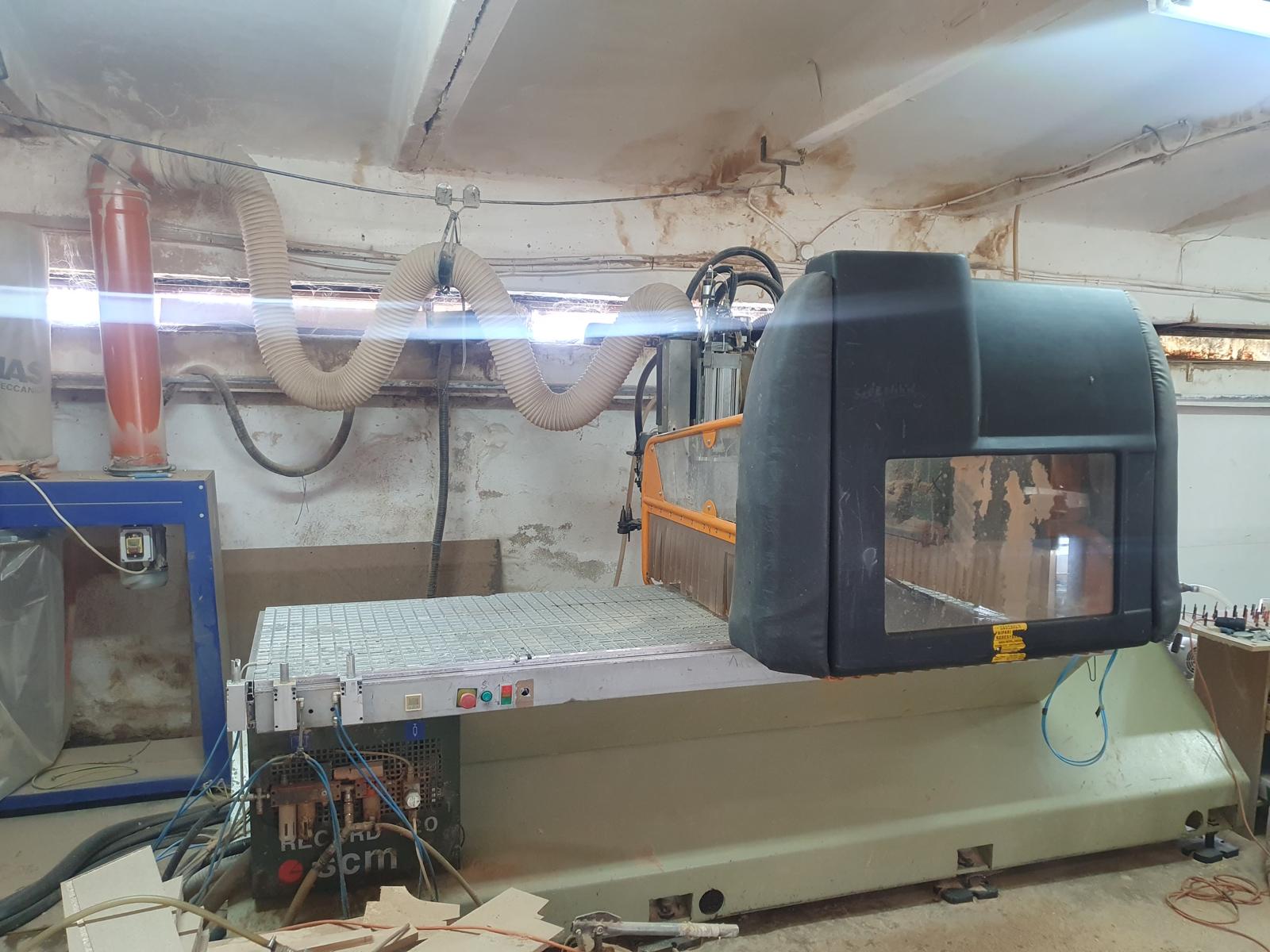 Centre d'usinage CNC pour le bois SCM 120
