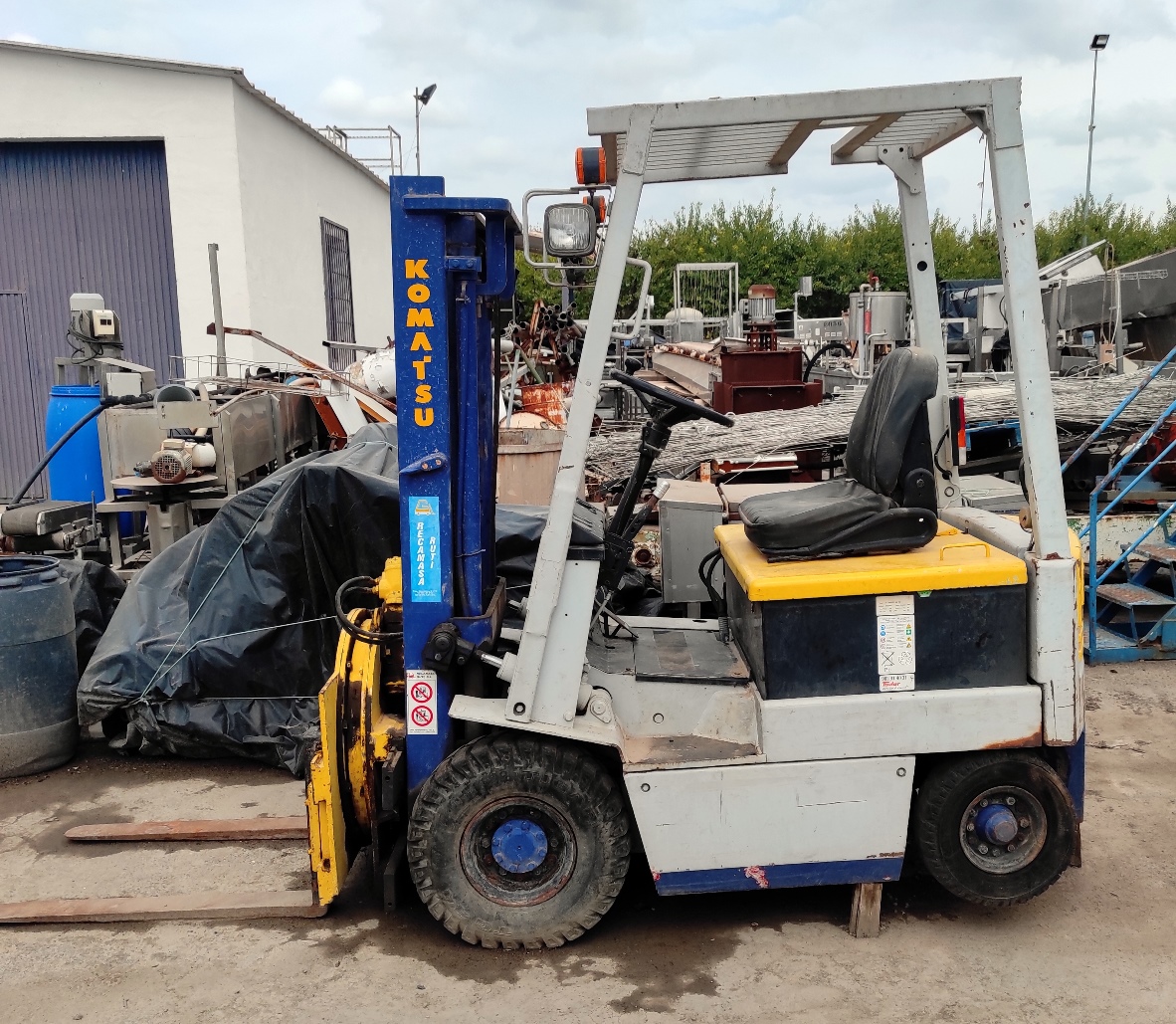 KOMATSU FB15-5 CHARIOT ÉLÉVATEUR ÉLECTRIQUE AVEC RETOURNEUR BASCULEUR DE PALOX