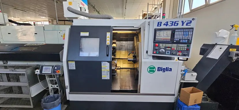 Tour CNC avec ravitailleur de barres Biglia B436 Y2 d'occasion