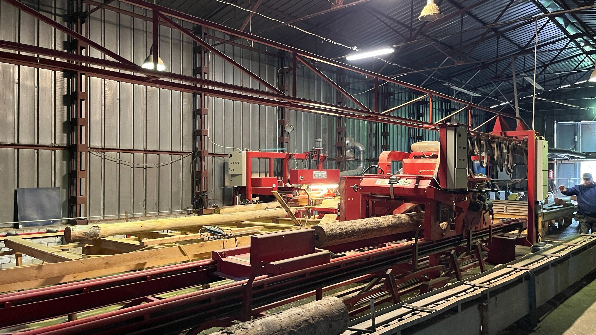 Tour à grumes Peurawood / Machine à écorcer