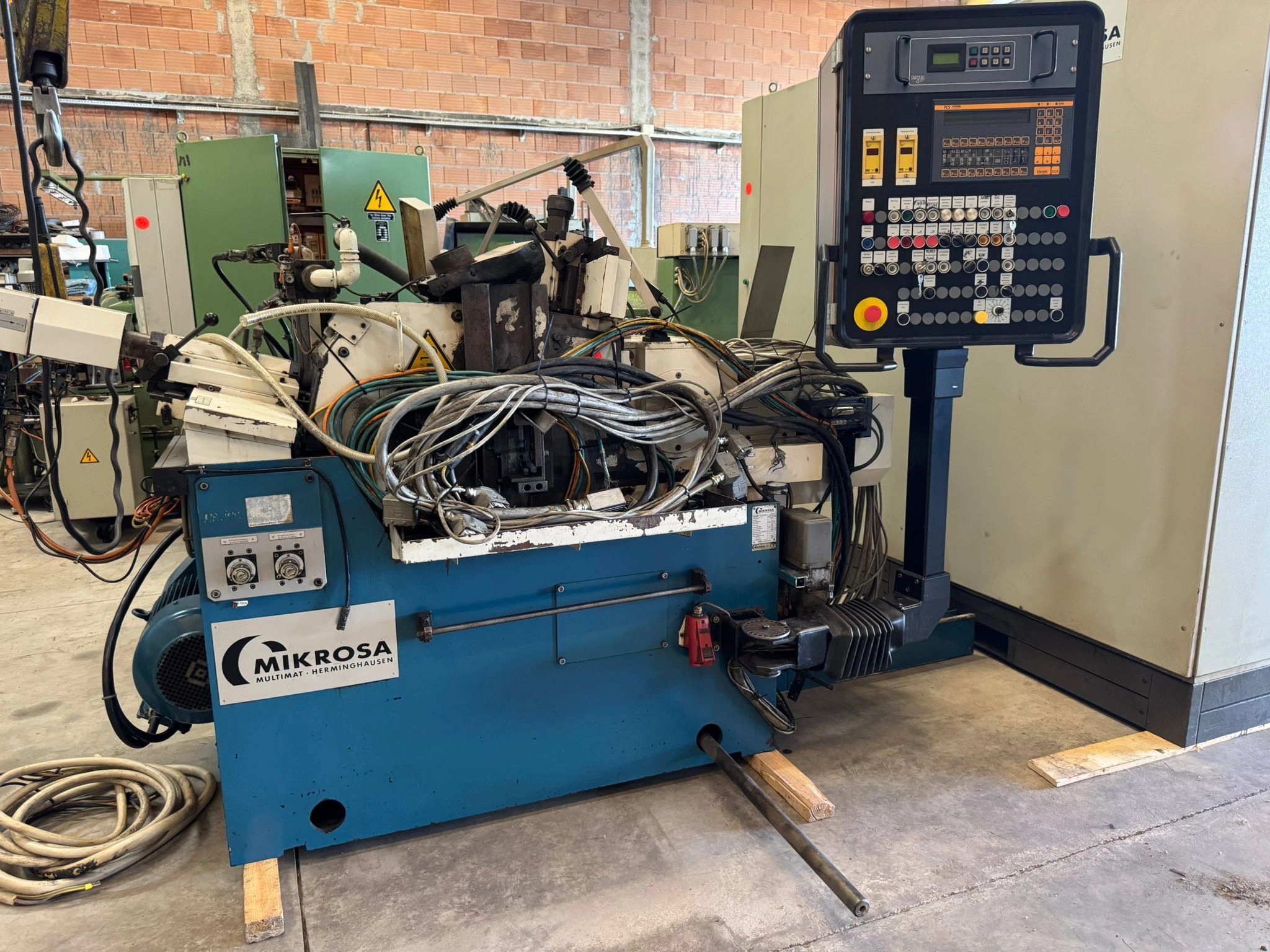 Rectifieuse cylindrique sans centre MIKROSA M130