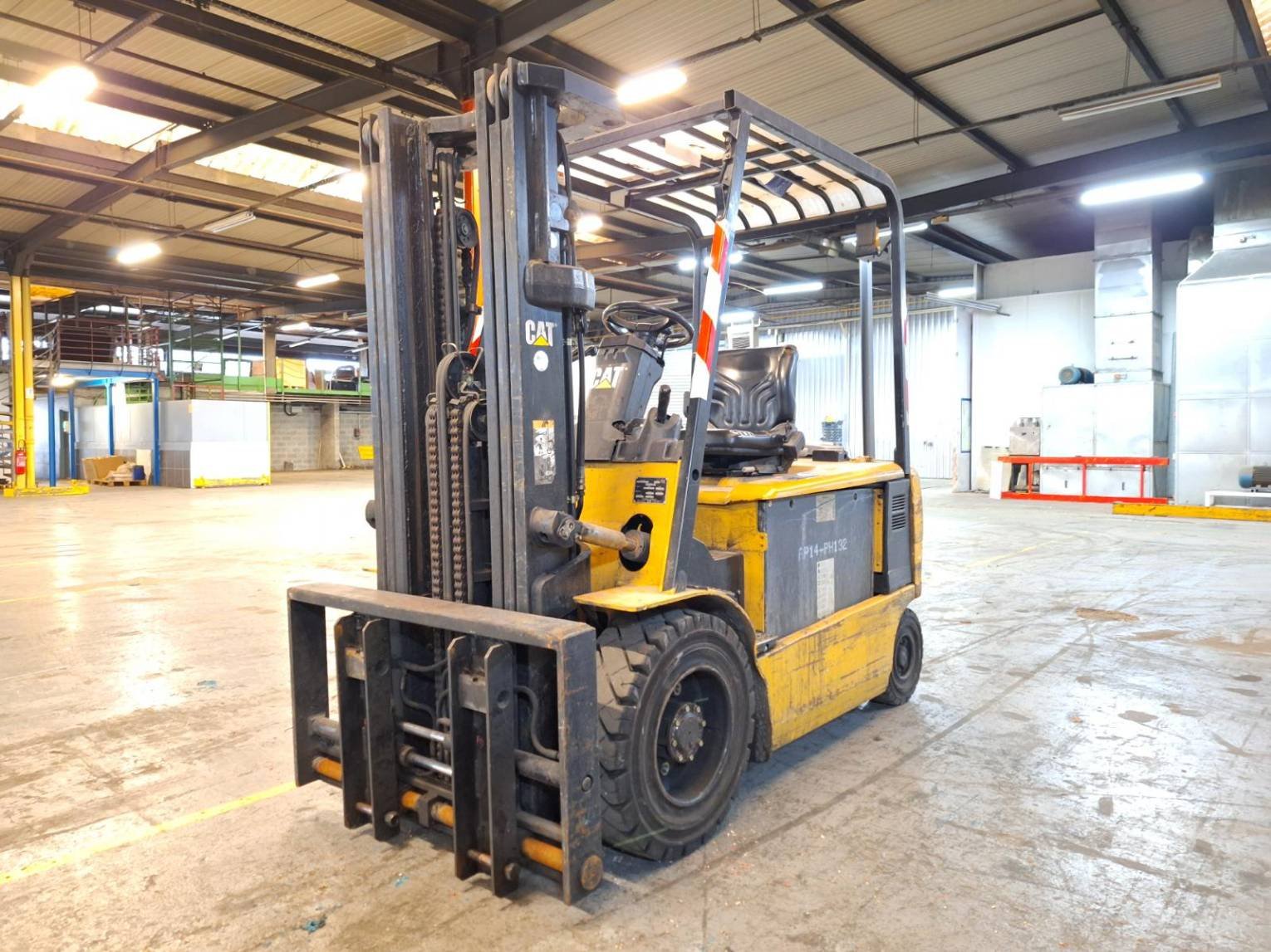 Chariot élévateur électrique Caterpillar EP30K-PAC