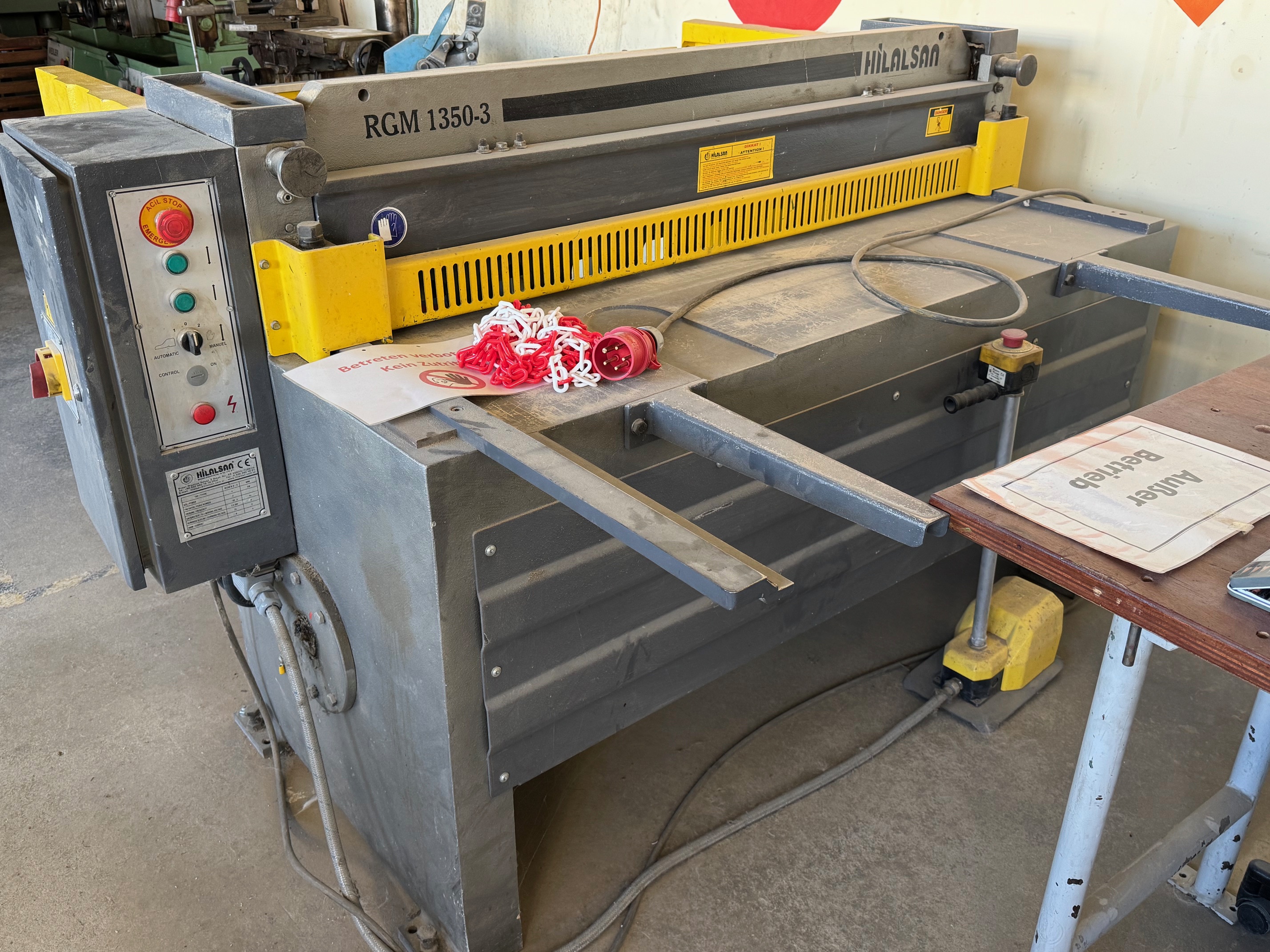 Cisaille CNC HILALSAN 1350-3 d'occasion