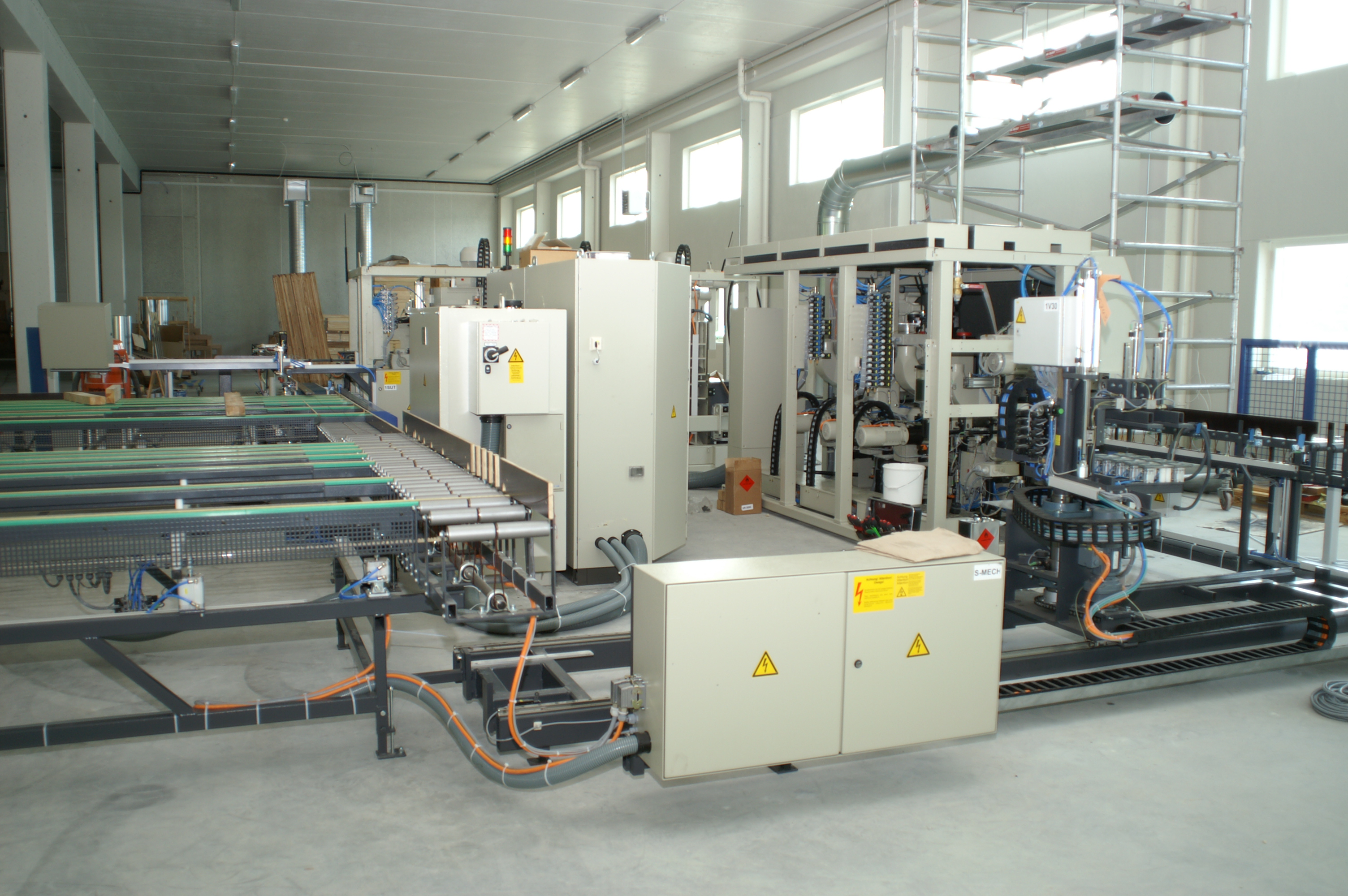 Centre d'usinage CNC pour le bois Weinig UniControl 12 + UniVar 12, destiné à la fabrication de portes et de fenêtres