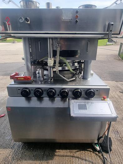Presse à comprimés rotative Manesty Diamond 55