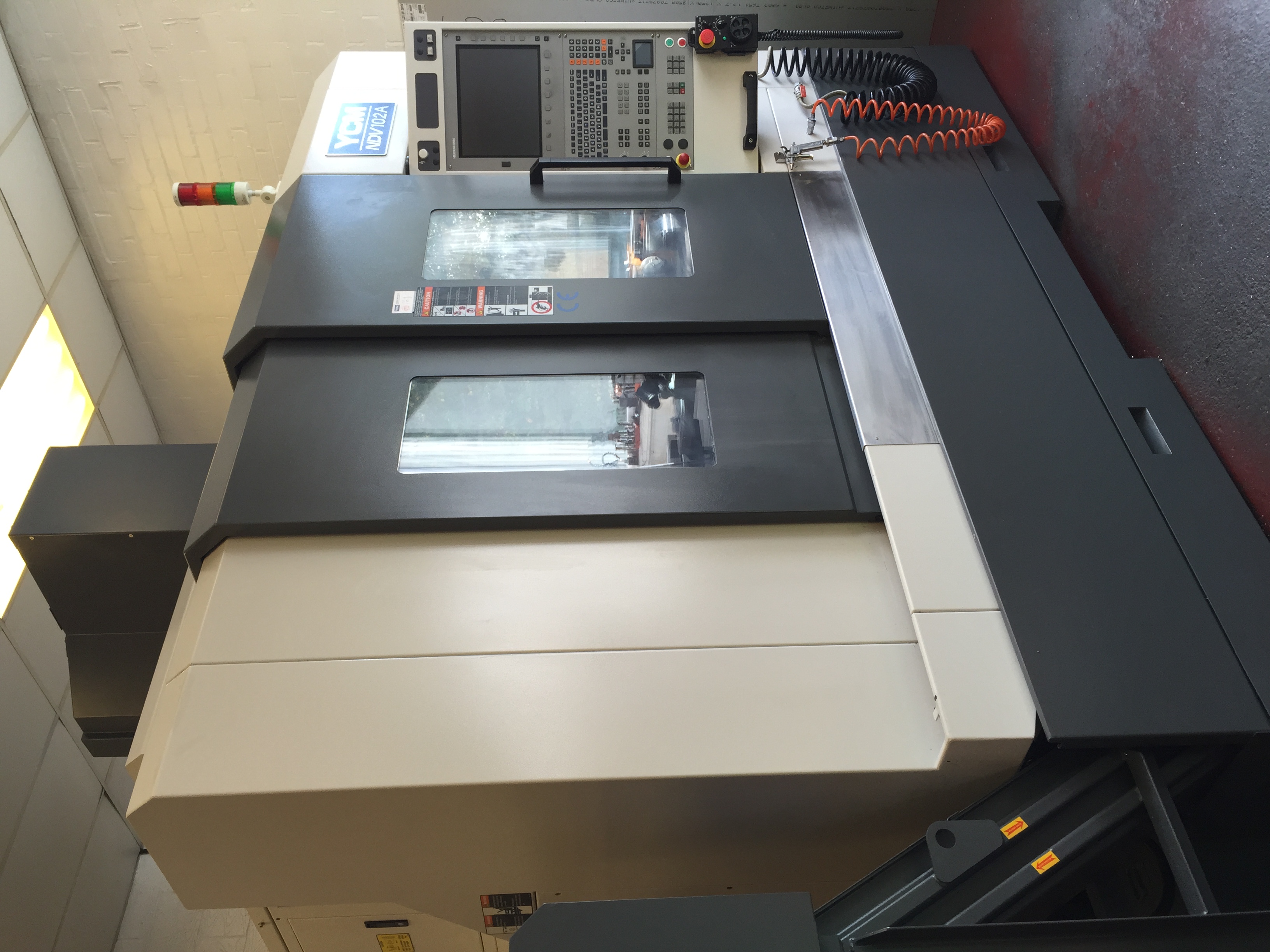 Centre d'usinage vertical YCM NDV 102A