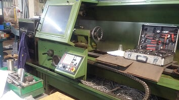 Tour CNC par apprentissage PINACHO S94 C260 CNC d'occasion