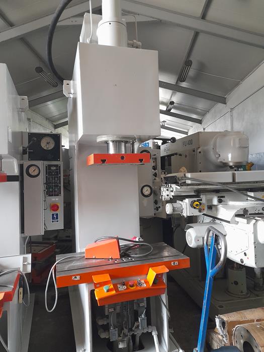 Presse hydraulique WMW Zeulenroda PYE 40 SS