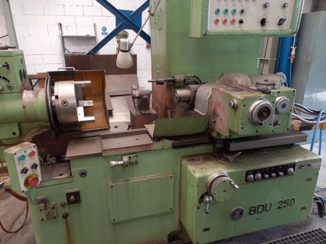 Rectifieuse cylindrique TOS BDU 250/600