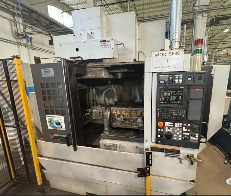 Centre d'usinage vertical Mori Seiki NV5000 A1-40 d'occasion