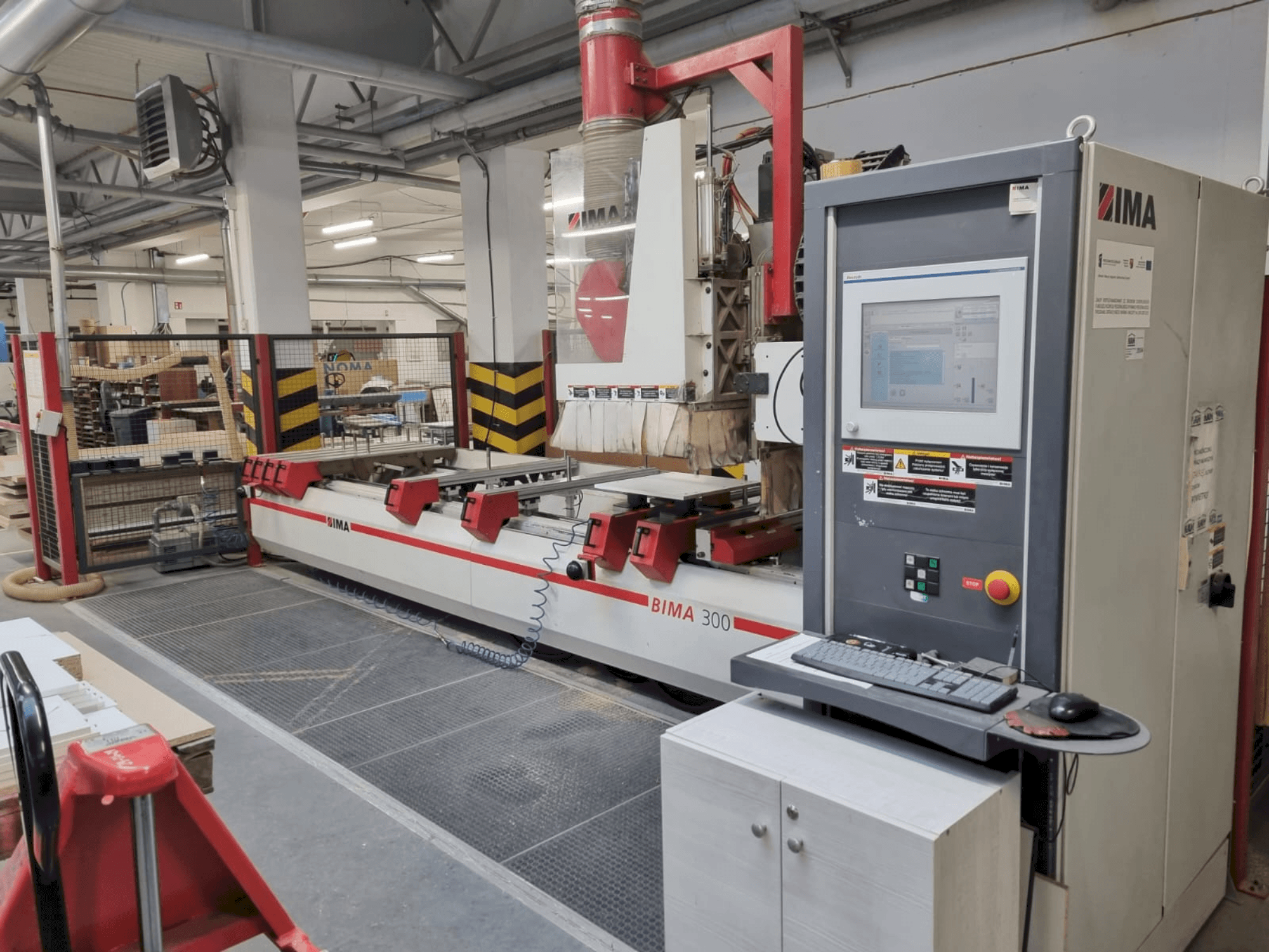 Centre d'usinage CNC pour le bois IMA BIMA 300