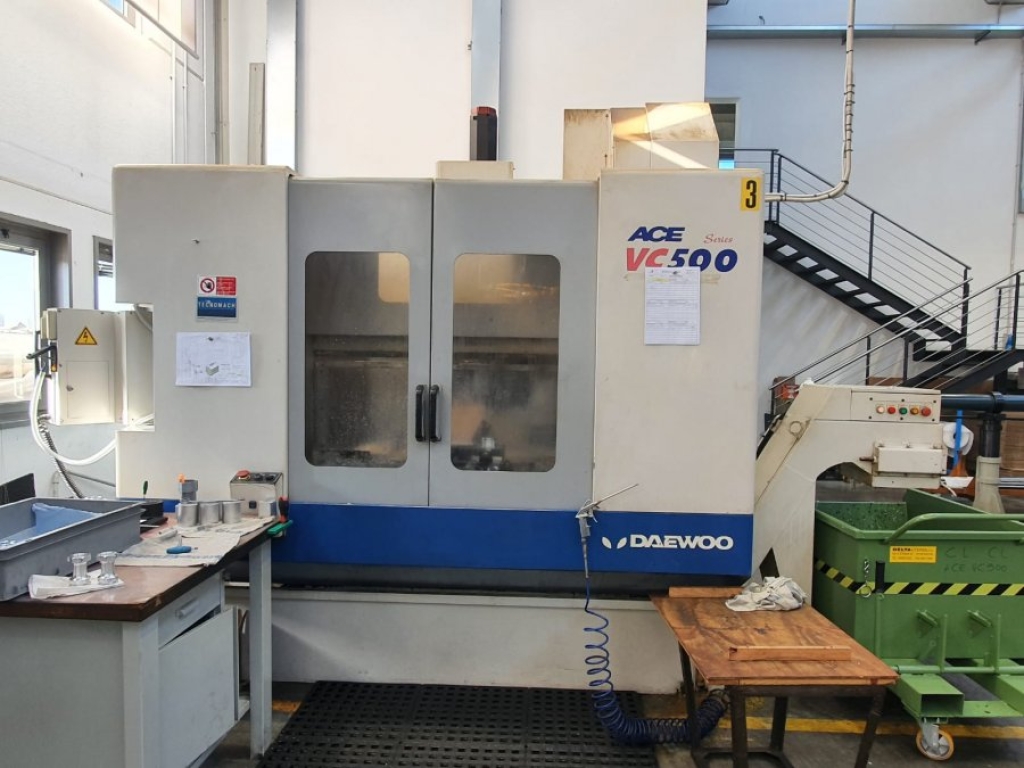 Centre d'usinage avec changeur de palettes Daewoo ACE VC500 d'occasion