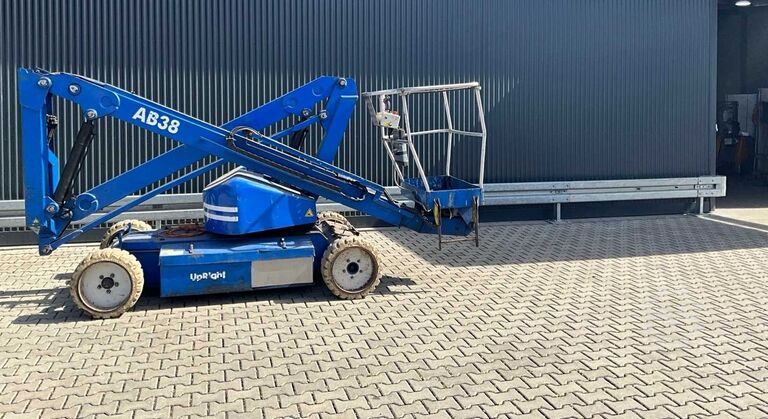 Telescopic work platform Up-Right AB 38