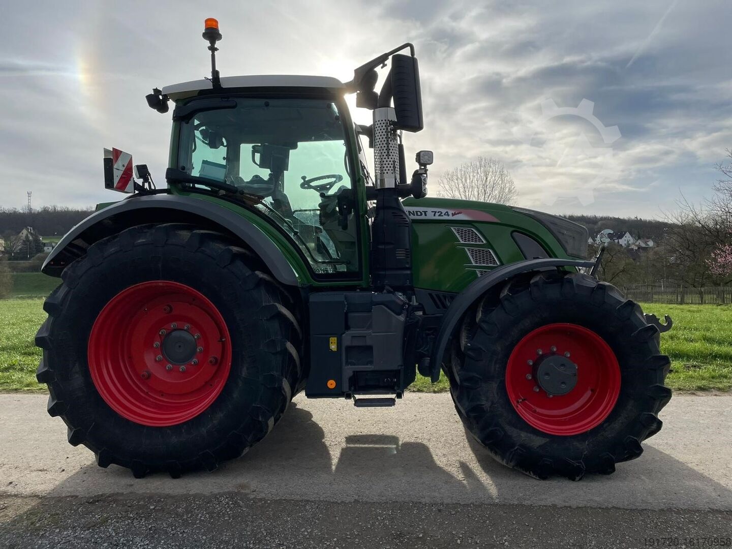 Tractors (haulers) Fendt 724 Vario S4 Profi Plus
