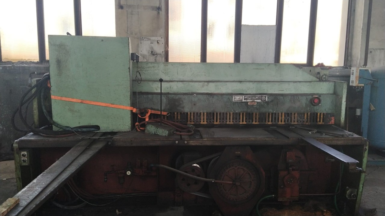 Cisaille guillotine mécanique PIESOK NTE 3150/6.3 A