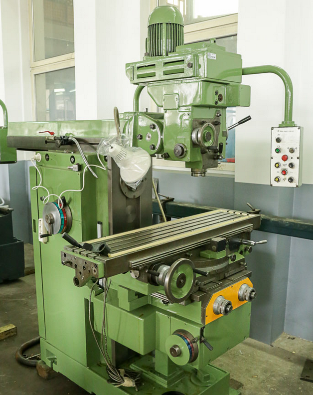 Fraiseuse universelle Prvomajska GUK-1