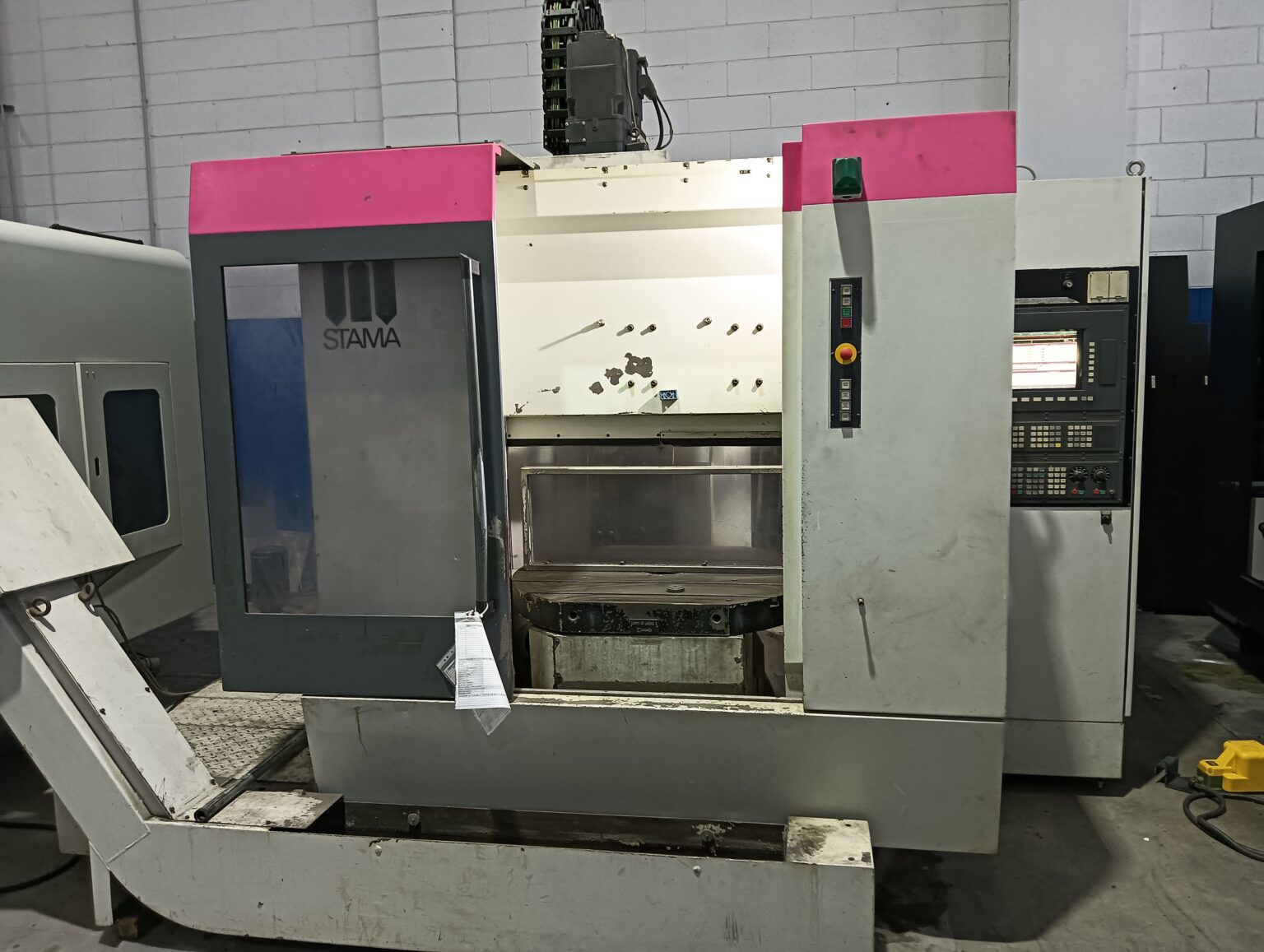 Centre d'usinage avec changeur de palettes STAMA MC 325 S d'occasion