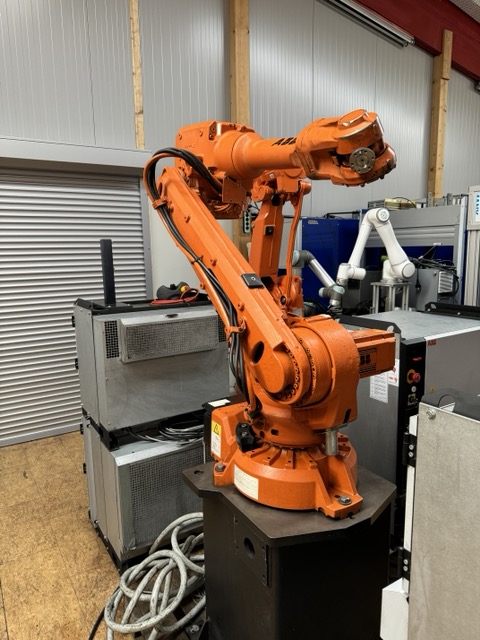 Robot ABB Robotics IRB 2600 12/1,85 IRC5 M2004, complet
