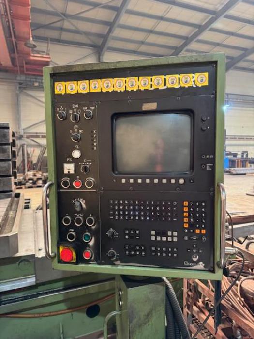 Perceuse à table CNC TOS WHQ 13.8 CNC