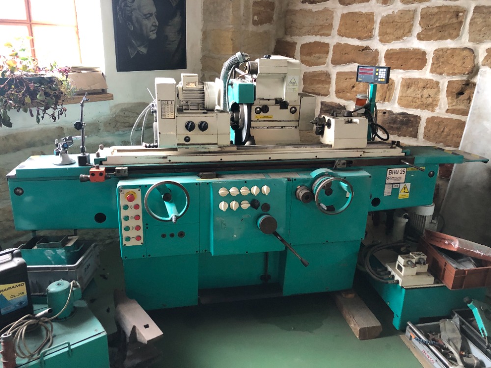 Rectifieuse cylindrique TOS Hostivař BHU 25/630