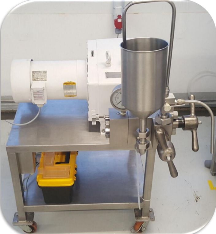 Homogénéisateur Genuine APV 15MR-8TA avec table en acier inoxydable