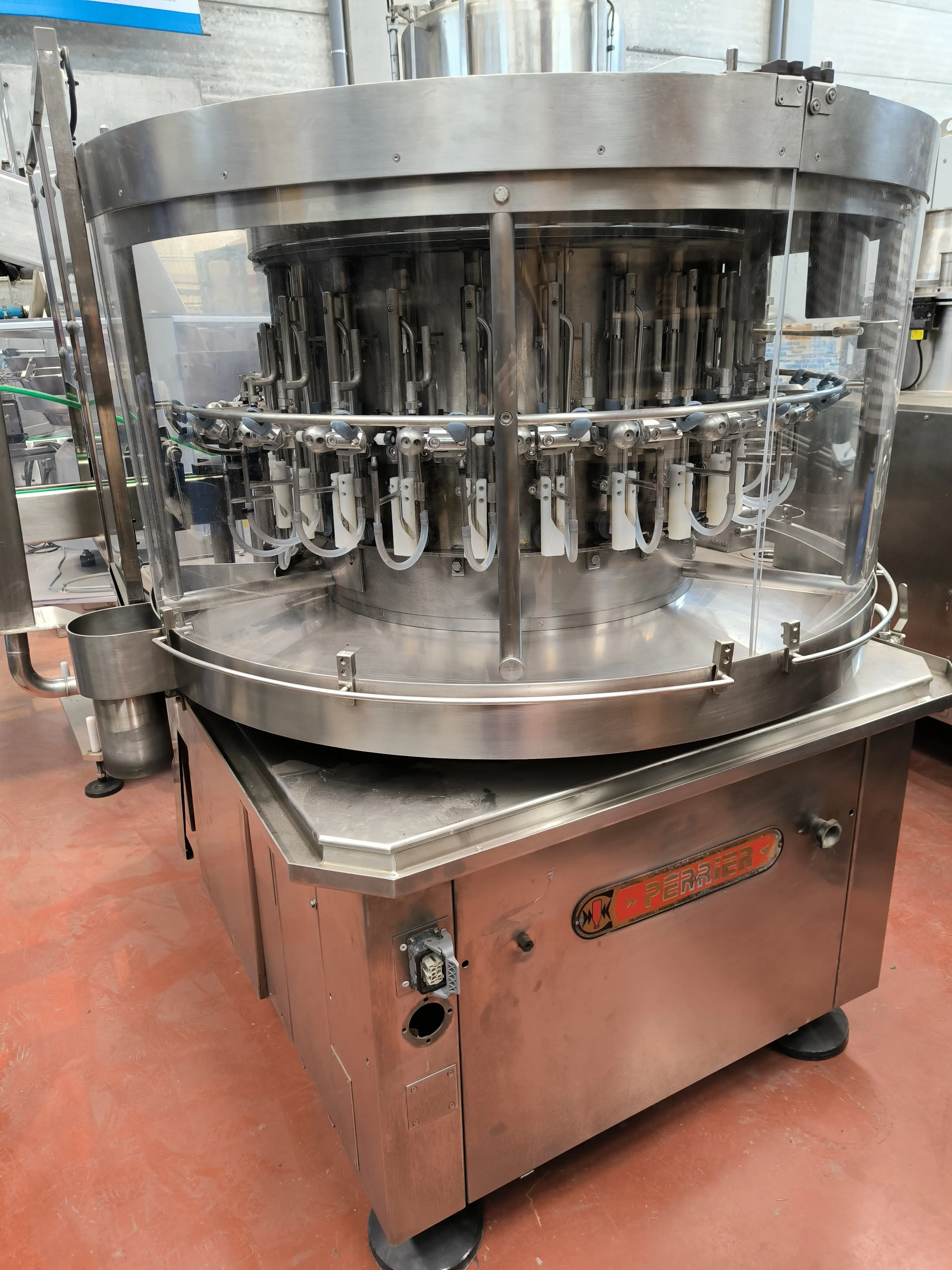 RINCEUSE DE BOUTEILLES PERRIER AVEC 24 STATIONS