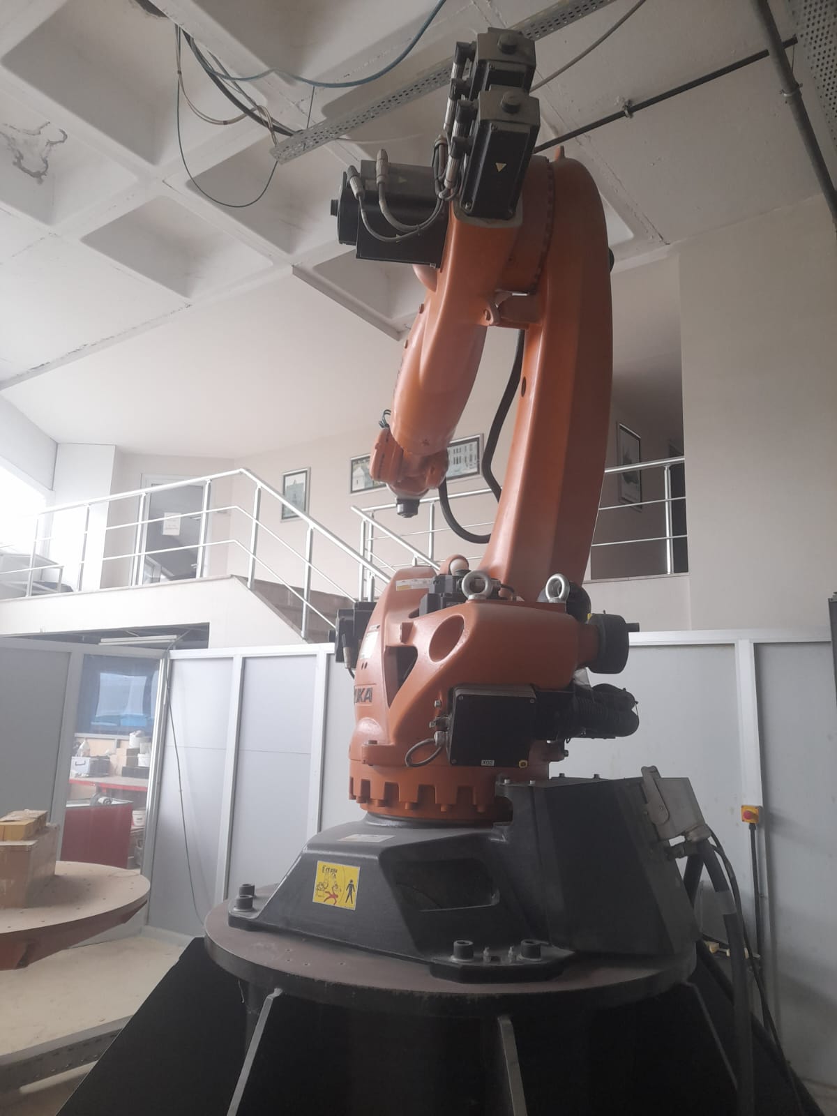 Robot Kuka KR 120 R2700 extra HA (45 heures de travail) Faible nombre d'heures