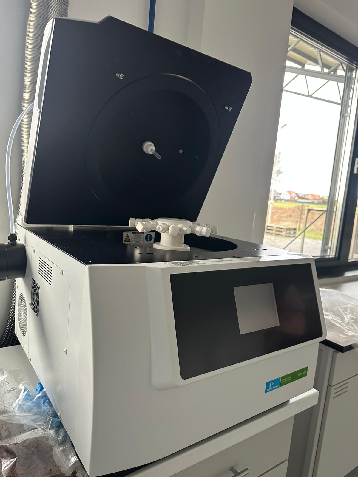 Équipement de laboratoire Perkin Elmer Titan MPS