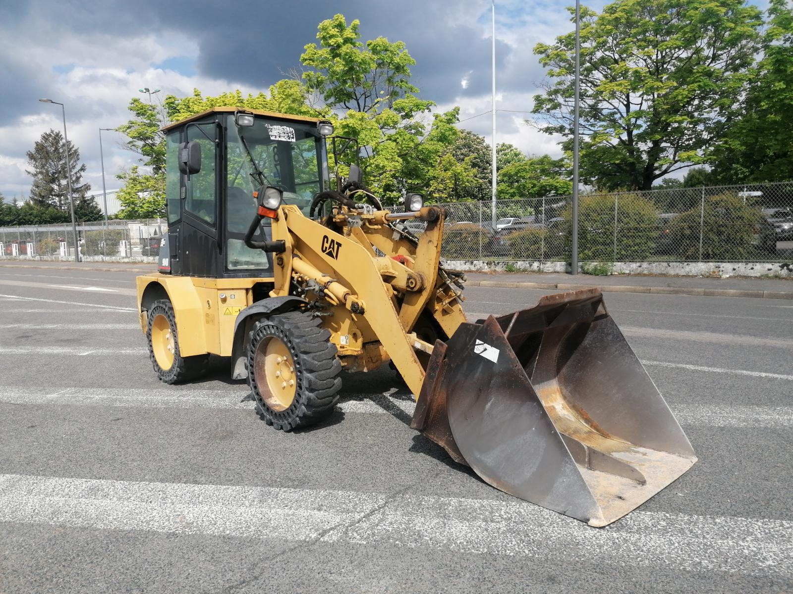 Machine de manutention Caterpillar 904B