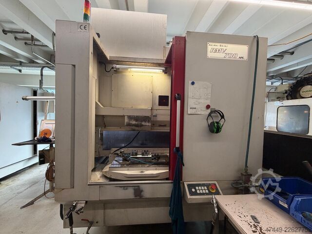 Vertical machining center Akira Seiki RMV700APC