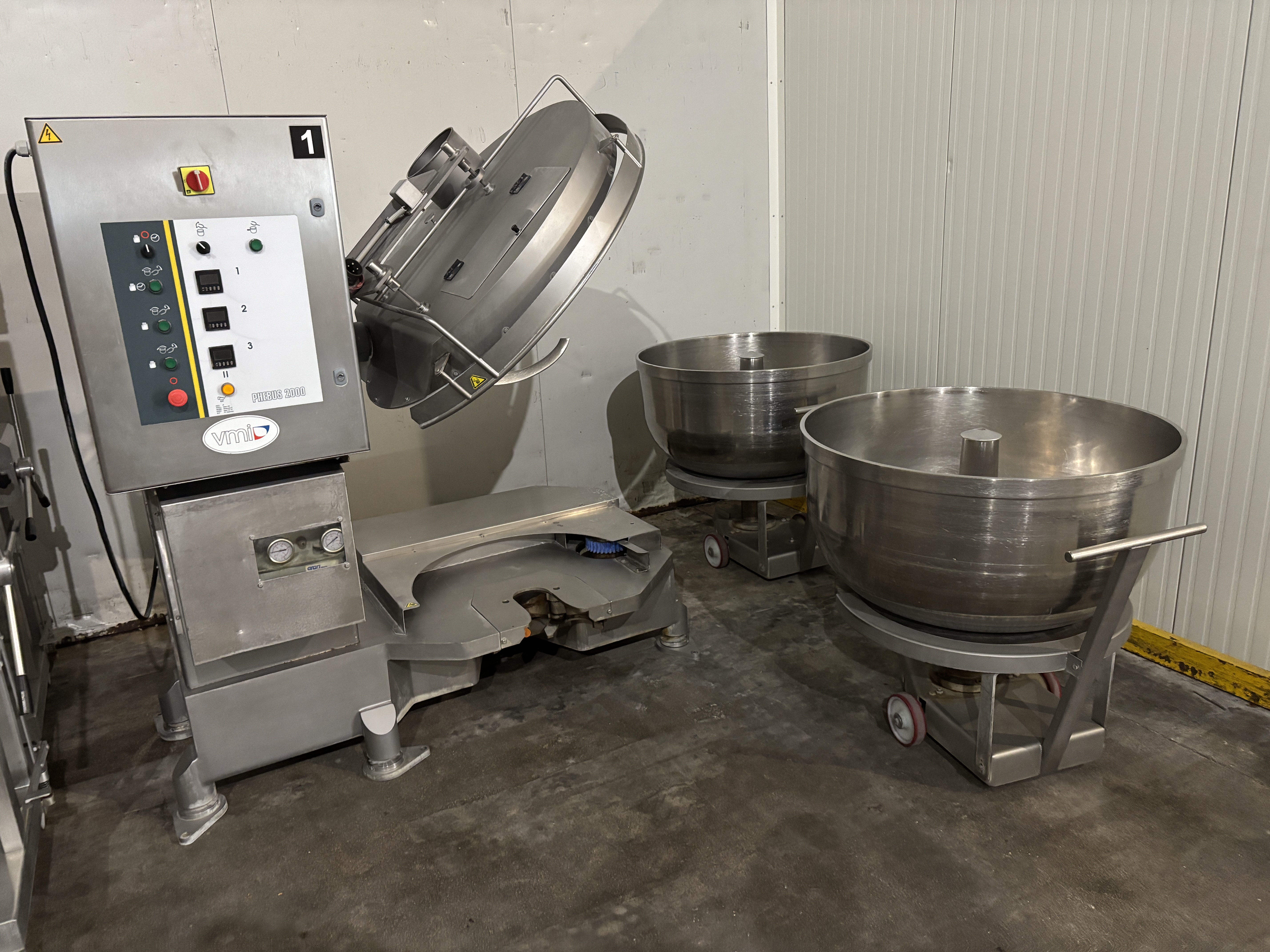 VMI 2330 MAEH-RV à droite PÉTRIN À AXE OBLIQUE 330 LITRES AVEC 2 CUVES INOX SUR CHARIOT