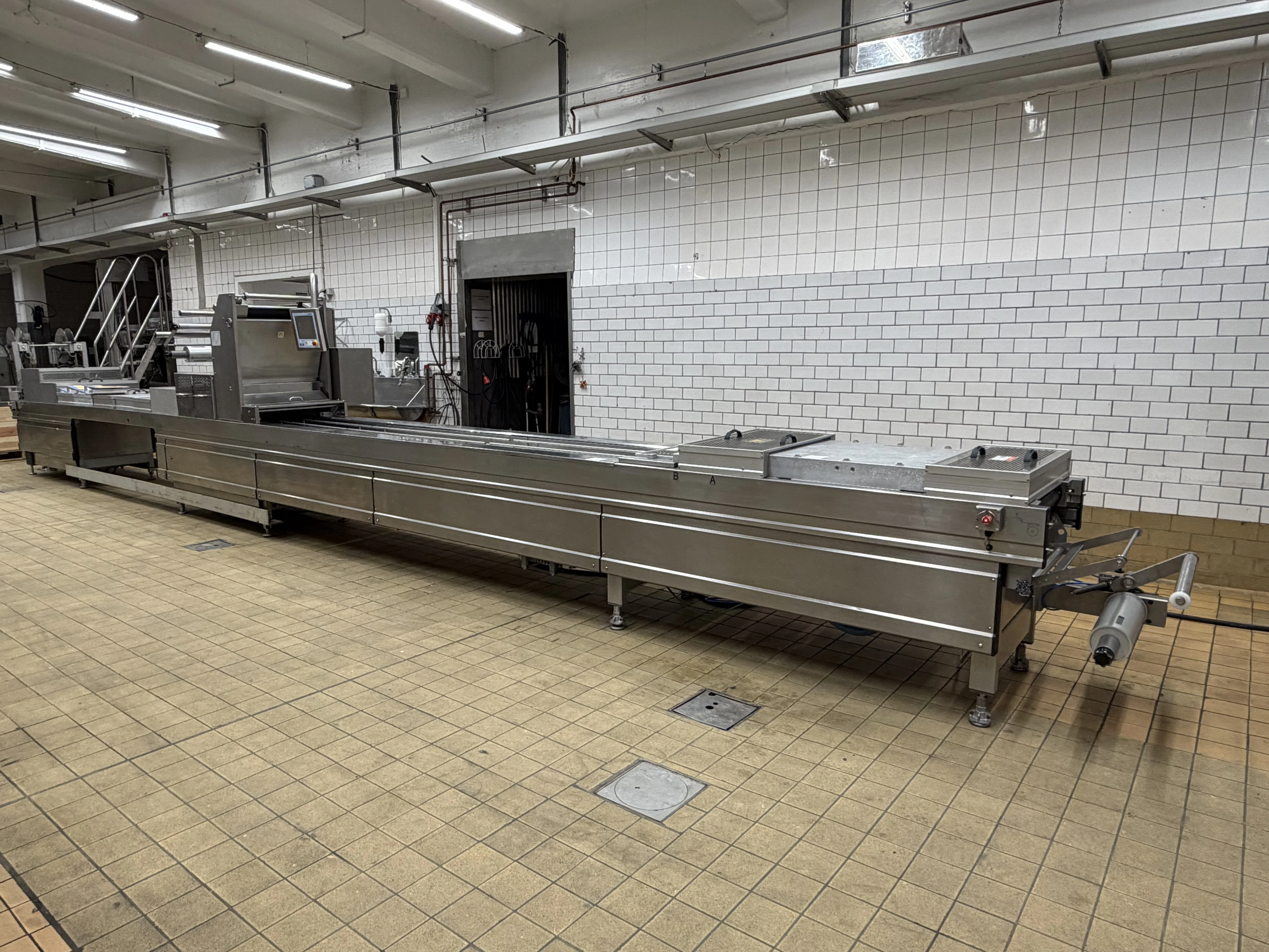 Ligne de formage, remplissage et scellage (FFS) MULTIVAC R 570 Skin-pack
