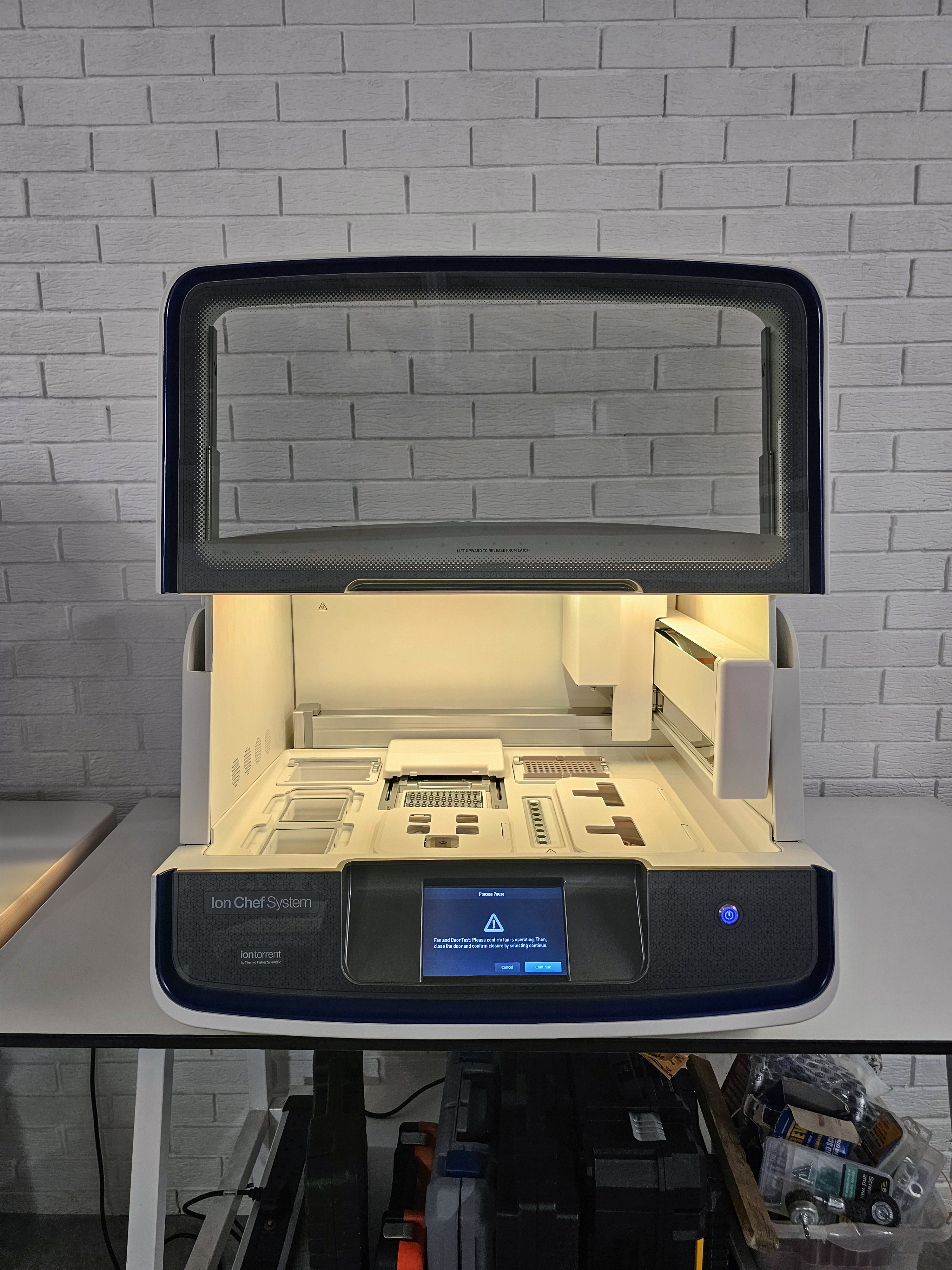 Système automatisé de préparation d'ADN/ARN Thermo Scientific Ion Chef 4247