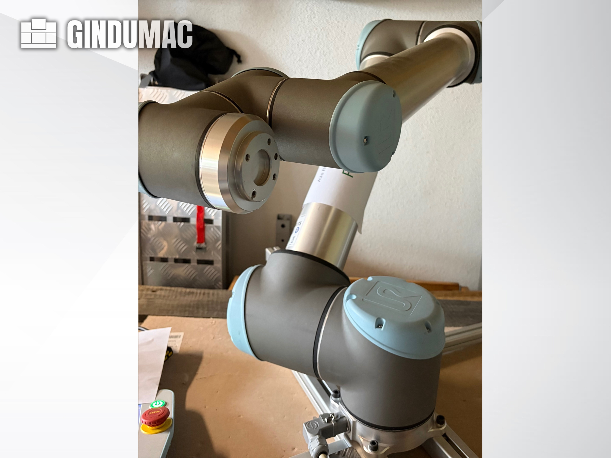 Robot industriel Universal Robots UR12e Faible nombre d'heures