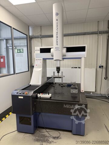 Coordinate measuring machine Mitutoyo CRYSTA-Apex S7106