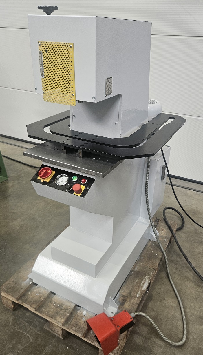 Machine de tôlerie Pressta Eisele HE 10 E