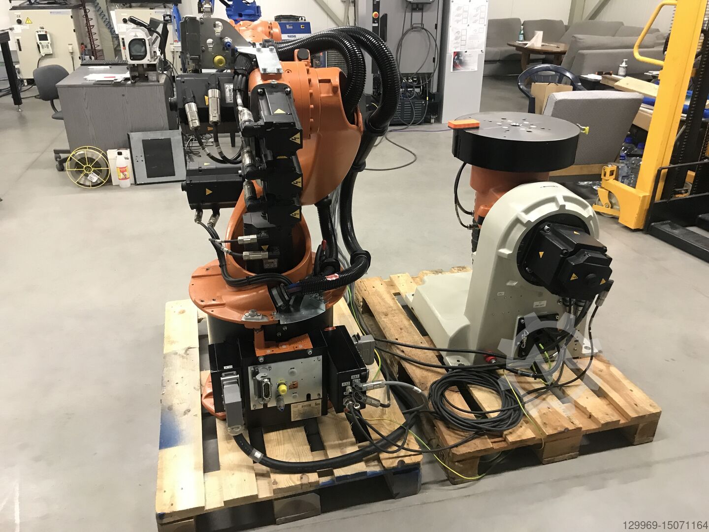 Industrial robot KUKA KR16 DKP400v1