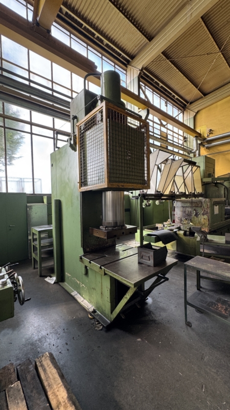 Presse hydraulique ZEULENRODA PYE 250 S 1 M